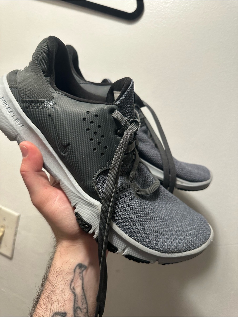 Nike Flex Control TR4 Training Shoes Men’s Size 9 Gray Black Athletic Sneakers - Picture 2 of 8